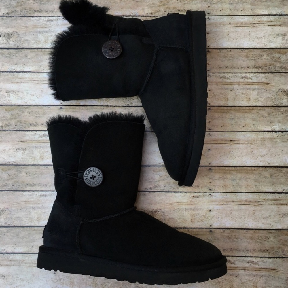 Black uggs!